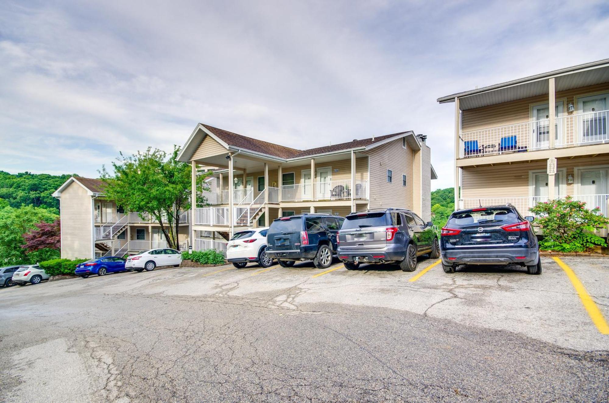 Cozy Lake Ozark Condo Rental With Grill, Pool Access Zewnętrze zdjęcie